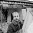 Вячеслав у развали своего дома в 2005-м году. Фото: из личного архива героя публикации. - КП Челябинск