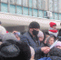 Сотни противников вакцинации и QR-кодов собрались возле здания администрации в Новокузнецке - Lentachel.Ru