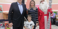Виталий Бахметьев поздравил с наступающими праздниками ветеранов и детей участников СВО Кизильского района - Единая Россия