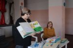 Библиотека «Точки удивления» провела мастер-класс по изготовлению тактильных книг для осужденных исправительной колонии