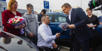 В Челябинской области Текслер вручил спецавтомобили участникам СВО с инвалидностью - Pchela.News