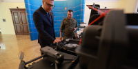 Губернатор Алексей Текслер от имени южноуральцев направил 13 квадрокоптеров в зону СВО - Полит74
