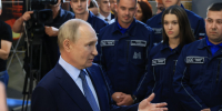 Во время общения с коллективом ММК Владимир Путин позитивно оценил изменения в Магнитогорске. Автор фото - Дмитрий Куткин, газета «Вечерний Челябинск» - Губернатор Челябинской области