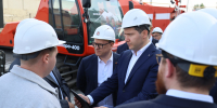 Антон Алиханов и Алексей Текслер ознакомились с производственными мощностями «ДСТ-Урал». Фото: АО «Обл-ТВ», автор - Наиль Фаттахов - Губернатор Челябинской области
