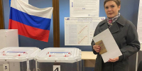 Руководитель депутатского центра Саткинского округа Светлана Докшина приняла участие в голосовании на избирательном участке № 1191 - Единая Россия