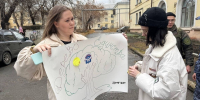 «Молодая Гвардия» и «Женское движение» провели акцию «Дерево Единства» — горожане оставили послания о дружбе и мире - Единая Россия