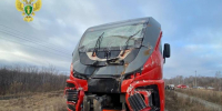 ДТП на железнодорожном переезде в Челябинской области: два человека госпитализированы | В правительстве Челябинской области прокомментировали столкновение грузовика и пригородного поезда - Chelyabinsk.LIFE