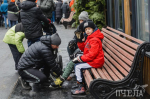 В челябинском парке Терешковой открылся ледовый каток: фоторепортаж «Пчелы»