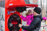 В челябинском парке Терешковой открылся ледовый каток: фоторепортаж «Пчелы»