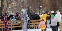 В Челябинске каток остановил работу из-за дождя - Вечерний Челябинск