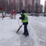 Белоснежный февраль не сбавляет оборотов: в Калининском районе продолжается интенсивная уборка снега. - Калининский район