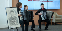 Подвиг глазами детей: в Публичной библиотеке открылась выставка «Уральские герои СВО» - Министерство культуры