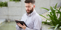 entrepreneur-with-digital-tablet.jpg - Центр Мой бизнес