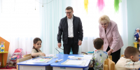 Алексей Текслер осмотрел детский сад № 155 в Карталах после реконструкции. Автор фото - Наиль Фаттахов - Губернатор Челябинской области