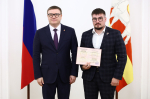 Алексей Текслер вручил дипломы участникам программы «Герои Южного Урала». Автор фото: Наиль Фаттахов, ИА «Первое областное»
