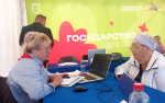 На фото палатка Министерства ЖКХ прием ведетглавный государственный инспектор Кыштымского территориального отдела Главного управления Госжилинспекции Елена Клепча. палатке Министерства ЖКХ вела прием главный государственный инспектор Кыштымского территори, Изображение.